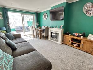 Lounge/Diner- click for photo gallery